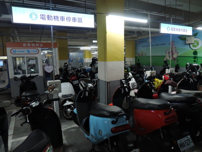 新北市停車場多設有電動機車位區。