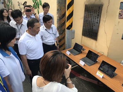 侯市長視察科技管理影像