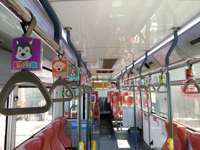 寵物公車內裝