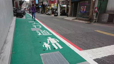 新莊民安路標線型人行道