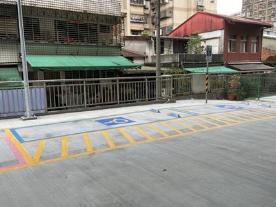 身障車格