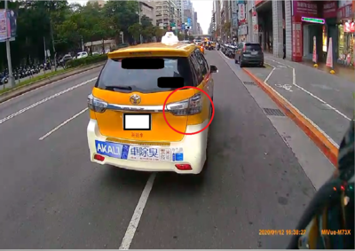 變換車道中仍未打方向燈