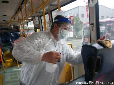交通局立即督促中興巴士泰山站全面召回車輛加強清消