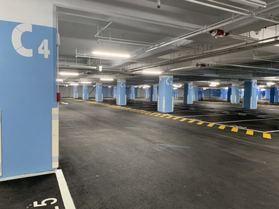 光榮國小地下停車場可提供575個汽車停車位、145個機車停車位