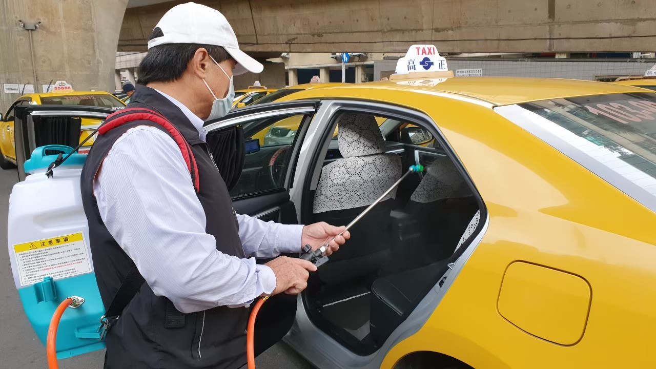新北市程車服務中心車輛清消。