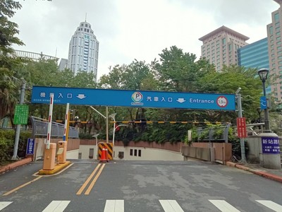 市民廣場地下停車場入口
