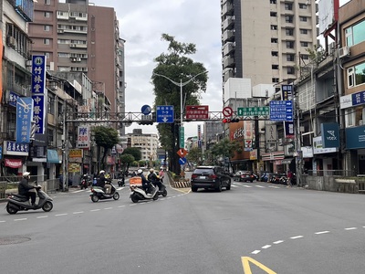 新北市永和區永和路調撥車道