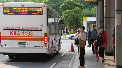 明天2月4日（週六）為補上班上課日，新北市公車將依平日班表營運