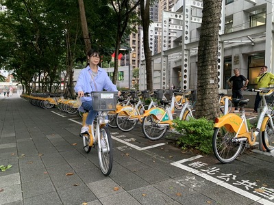 騎乘YouBike要遵守交通規則