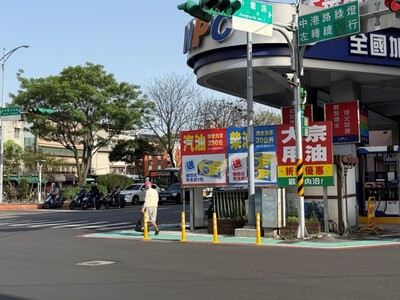 新莊區中華路與中誠街口增設標線型人行道串聯行人通行動線