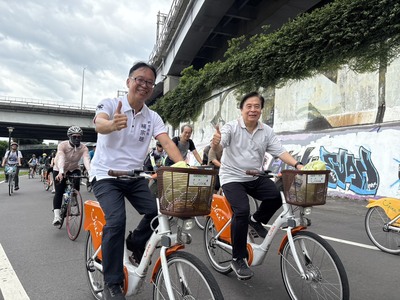 交通局、觀光旅遊局等局處及區公所首長、員工以實際行動推廣綠色交通、低碳生活