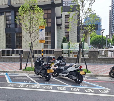 新北市現有大型重機專用格可供大型重機停放
