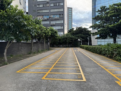 中和板南路機車停車場內照片2