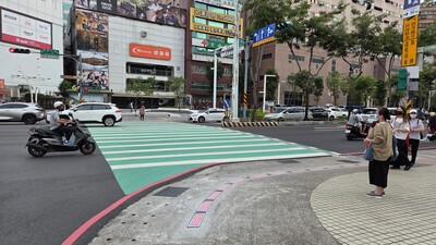 白天於府中站1號出口側