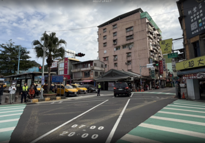 規劃對角型行穿線，提升行人穿越馬路時引導性