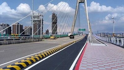 新北大橋機車道於今年5月完成截彎取直，提升通行安全