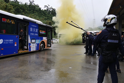 公車緊急應變演練逼真上場