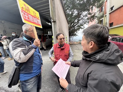 交通局副局長曾招雄今日率同警局、公所和消保官前往稽查九份民營停車場