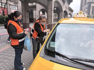板橋火車站前計程車招呼站加強宣導與稽查