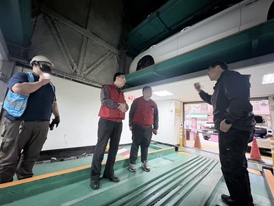 由專業廠商每月檢測機械運作與消防設備