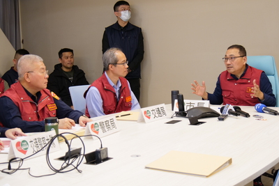 新北市長侯友宜上午至交通局交通戰情室了解國道及新北市境市區主要道路
