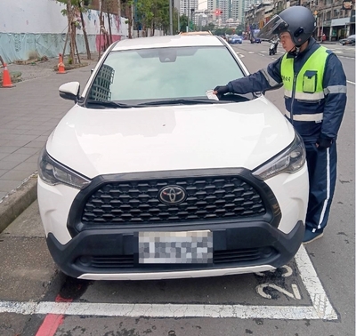 228連假期間，商圈及觀光風景區的假日收費停車格，維持收費
