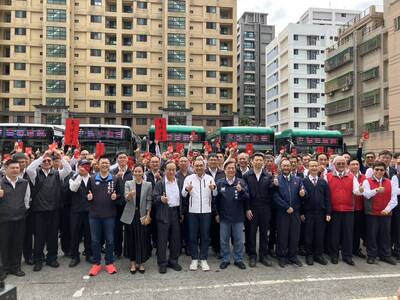 侯友宜市長前往公車場站慰勞公車業者