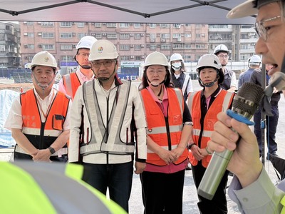 新北市長侯友宜今日視察永和區永平國小地下停車場工程進度