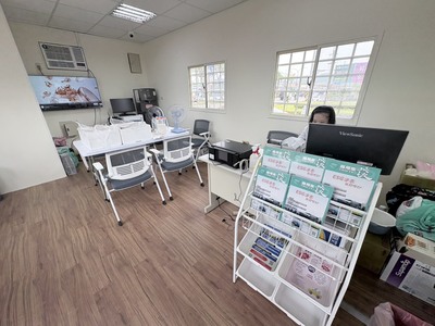 提供飲水、如廁等基本需求，還有專人協助處理計程車相關事務