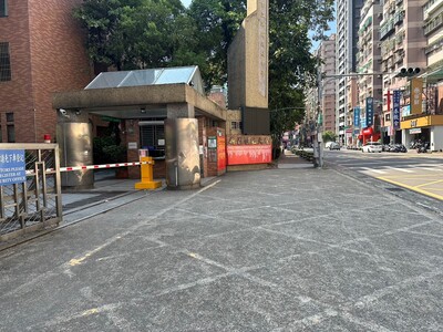 新莊區新莊高中前中平路紅線路段開放臨停
