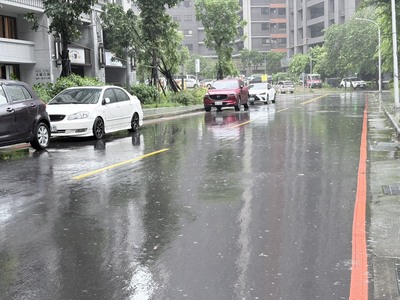 全市紅黃線明日仍開放停車