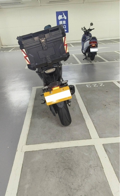 大型重機停一般機車格