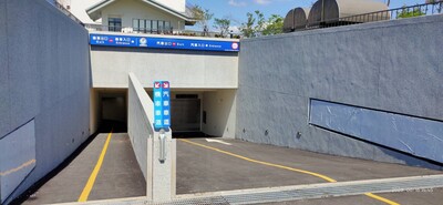 二重公園地下停車場，為地下2層，共有207格汽車停車位、54格機車停車位