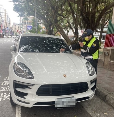 管理員路上開單相片