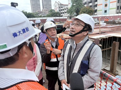 市長今天視察板橋區信義國小地下停車場工程
