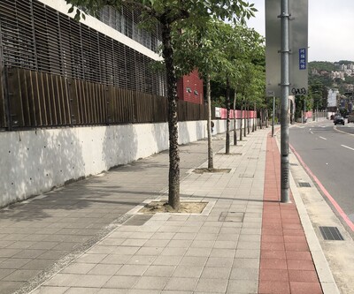 中和區錦和高中錦和路側人行道