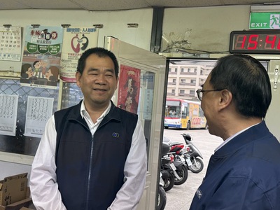 劉信男(左)事後得知這名長者仍不幸往生,感到有些遺憾