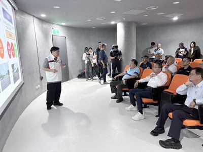 交通局長鍾鳴時說明通車後周邊道路交通疏運狀況