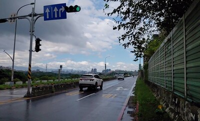 擺接堡路往板橋方向民權街至金安街段調整為混合車道,並降速為時速40公里